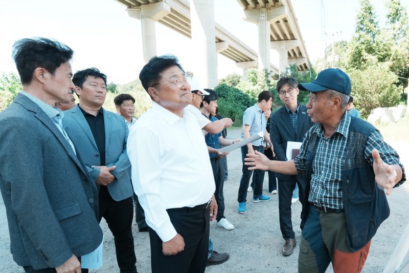 박관열 광주시장이 이동 시장실’로 주요 시정 현장을 점검하고 있다. /광주시