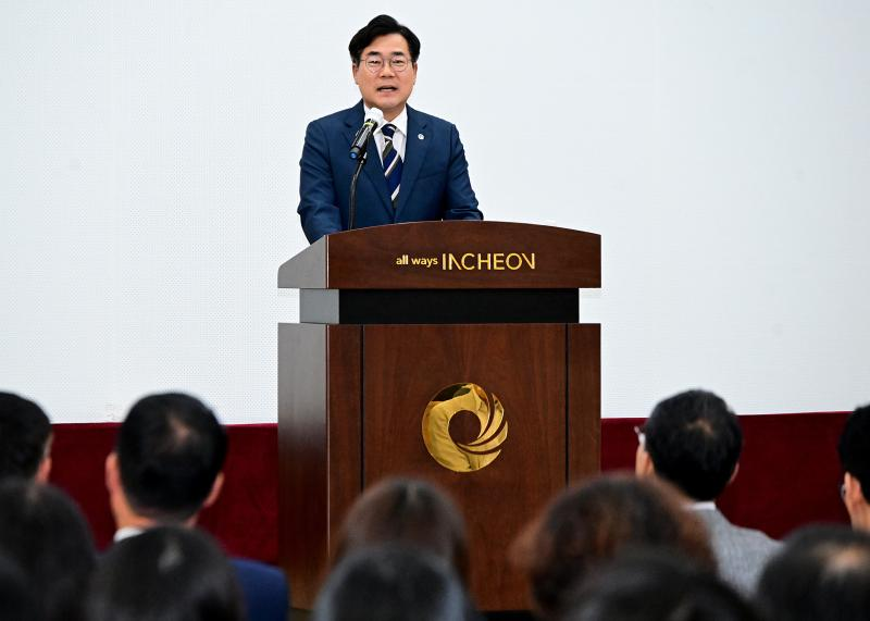 박찬대 인천시장이 13일 시청 대회의실에서 열린 '2026년 고위공직자 청렴교육'에서 인사말을 하고 있다. /인천시