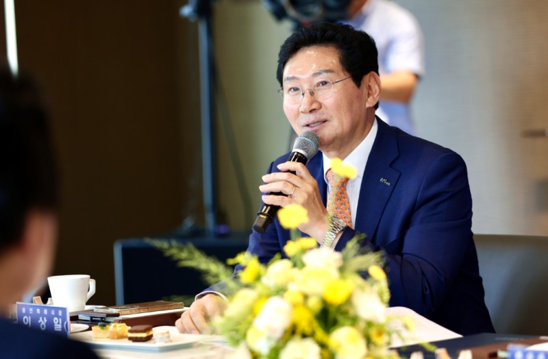 이상일 용인특례시장이 13일 대한민국특례시시장협의회 2026년 제1회 정기회의에 참석해 발언하고 있다. /용인시