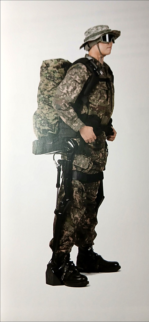 LIG넥스원이 개발한 병사용 착용(웨어러블) 로봇 ‘렉소(LEXO).’ 사진= LIG D&A