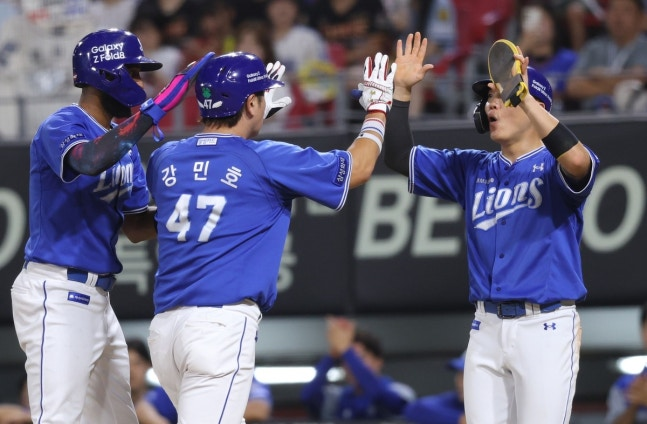 3점홈런을 날린 강민호 / 사진=삼성 라이온즈 제공