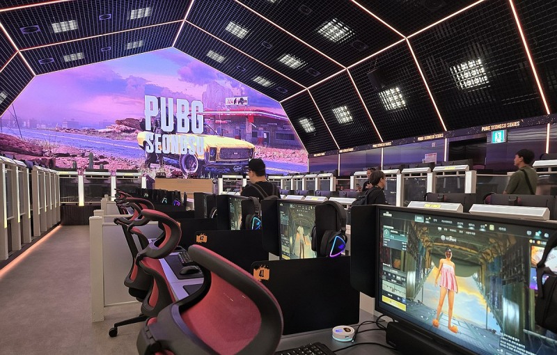 크래프톤이 마련한 오프라인 공간 'PUBG 성수' 내 PC방 모습. 사진=연합뉴스