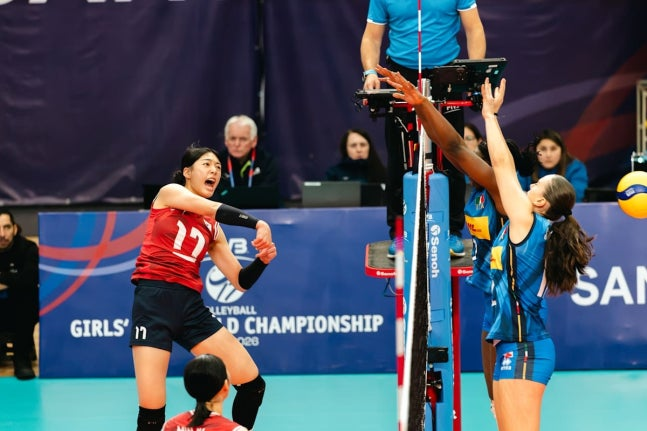 이탈리아와 5위 결정전에서 공격을 시도하는 손서연(선명여고) / FIVB 홈페이지 캡처. 연합뉴스