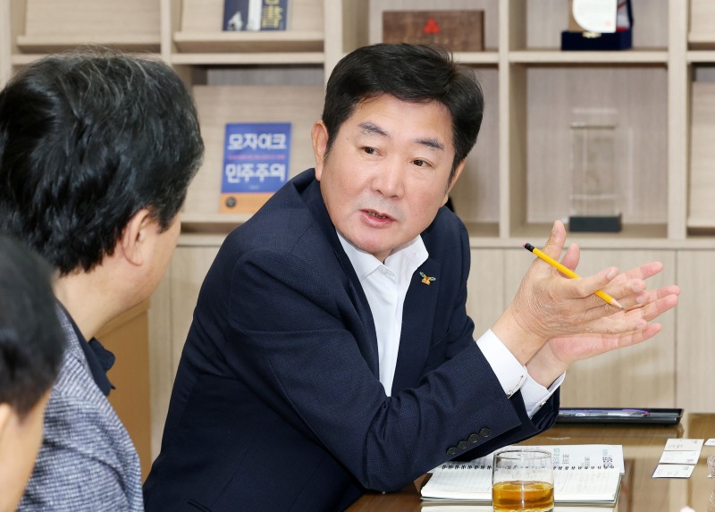 오산발전을 강조하고 있는 조용호 오산시장. 오산시