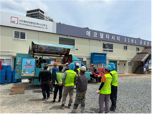 에코델타시티푸르지오트레파크현장에 대우건설 뿌듯트럭이 방문했다./대우건설