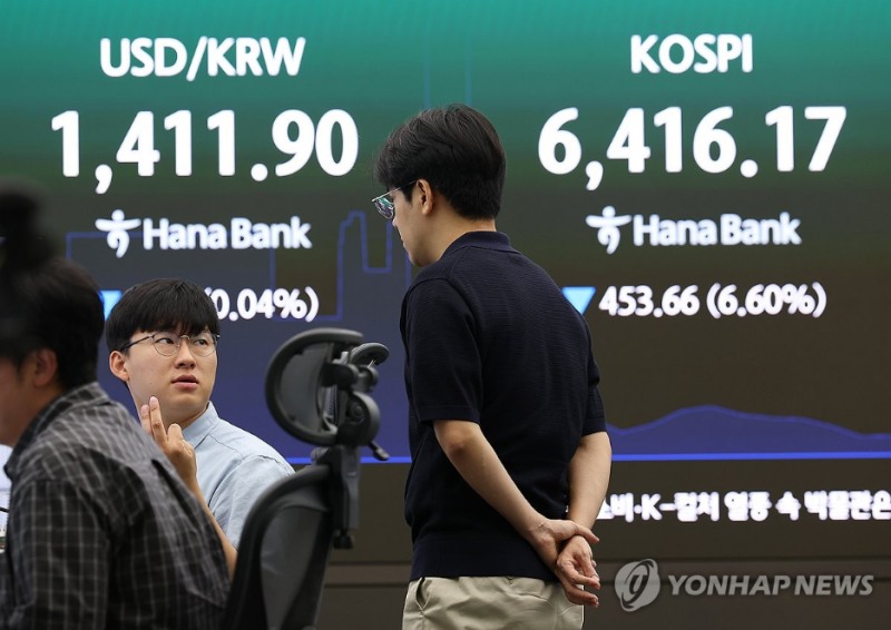 원-달러 환율이 19일 서울외환시장에서 외국인들의 대규모 주식 순매도에도 4거래일째 하락세를 이어가며 1410원대 밑으로 떨어졌다. 사진=연합뉴스