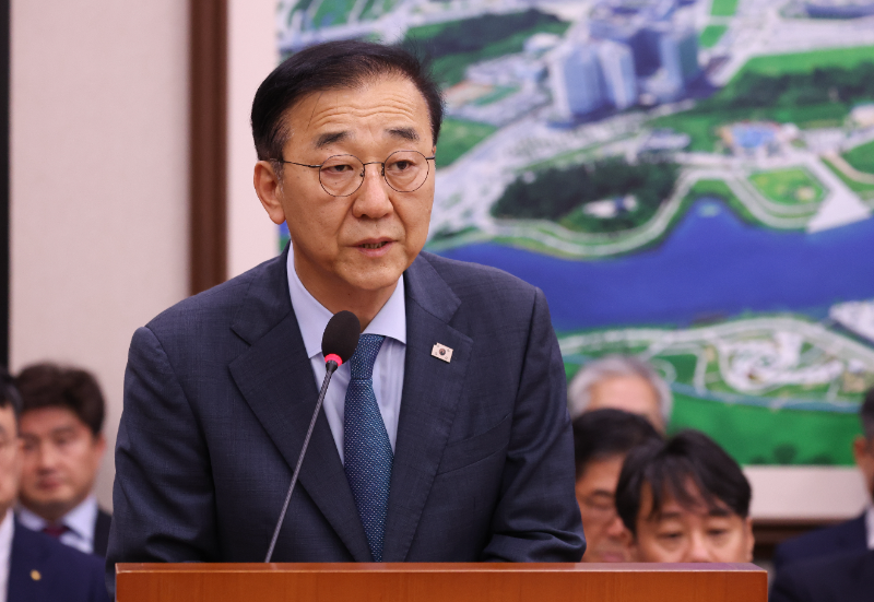김윤덕 국토교통부 장관이 지난 11일 오후 서울 여의도 국회에서 열린 국토교통위원회 제1차 전체회의에서 업무보고를 하고 있다./뉴시스