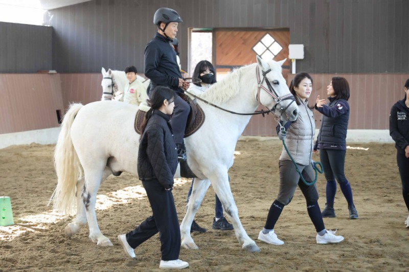 “말과의 교감으로 심신을 치유하다” 한국마사회, 하반기 힐링승마 참여자 모집