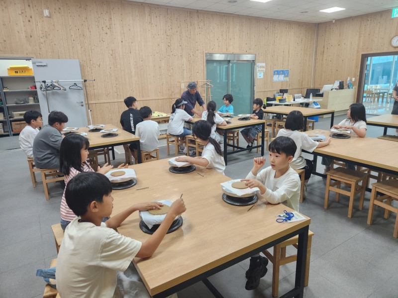 분청사기 만들기 체험 (사진제공=고흥군)
