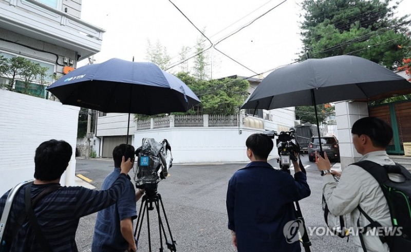 검찰, '노태우 비자금 의혹' 김옥숙 연희동 자택 등 압수수색