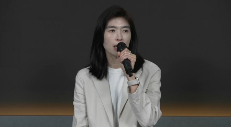 정신아 카카오 AI 대표 내정자(현 카카오 대표이사)가 21일 설명회에서 인적분할 관련 내용을 공유하고 있다. 사진=설명회 화면 캡처.
