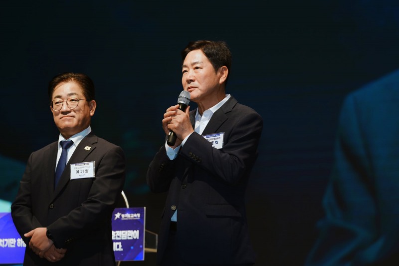 조용호 오산시장이 22일 경기도교육청 교권보호단 출범식에서 축사를 하고있다. /페북 캡처