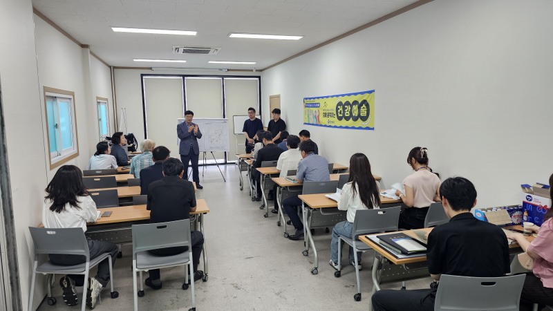 용인특례시는 주거환경개선사업 정비계획안에 주민 의견을 반영하기 위해 주민간담회를 진행했다. 마북1구역 간담회 모습. /용인시