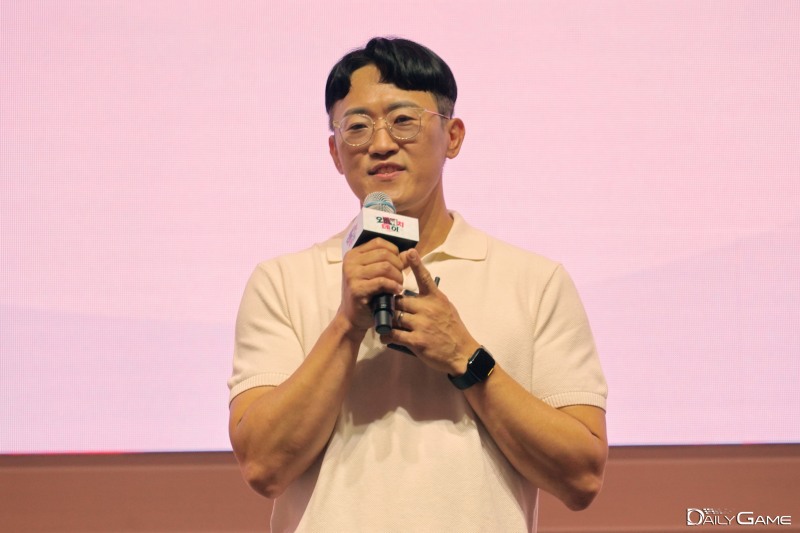 넥슨 김세환 기획 리드가 넥슨이 진행할 '오버워치 풀뿌리 e스포츠' 계획을 발표했다.