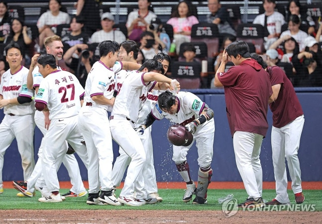 키움 김재현의 끝내기 만루포 / 사진=연합뉴스