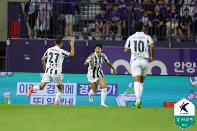 22일 안양전 때 서울 정승원(가운데)의 골 세리머니 / 사진=한국프로축구연맹 제공. 연합뉴스