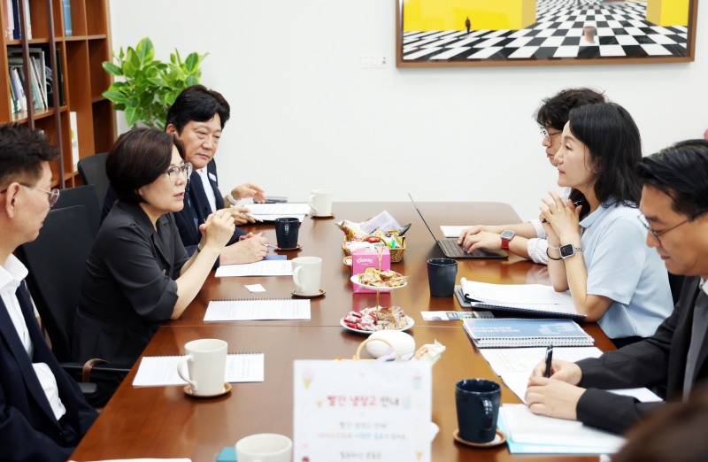 김보라 안성시장이 지난 24일 국히를 방문,‘관광진흥법 일부개정법률안’의 조속한 처리를 건의했다./안성시