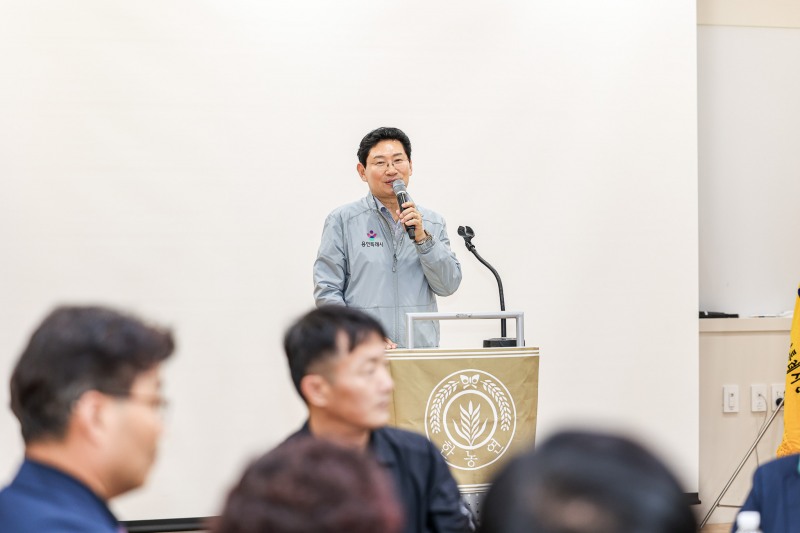 이상일 용인특례시장이 25일 열린 '2026년 - 한농연·한여농 한마음대회'에서 축사를 하고 있다. /용인시