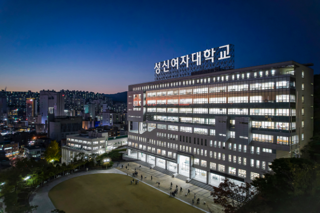 성신여자대학교 돈암 수정캠퍼스 '성신관' 야경. (사진제공=성신여대)