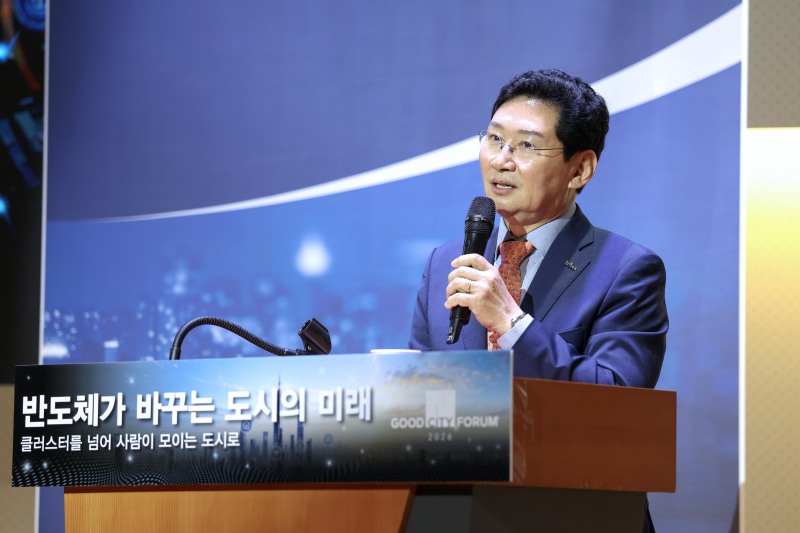 26일 ‘제9회 굿시티포럼 2026’에 참석한 이상일 용인특례시장이 주제 발표를 하고 있다. /용인시