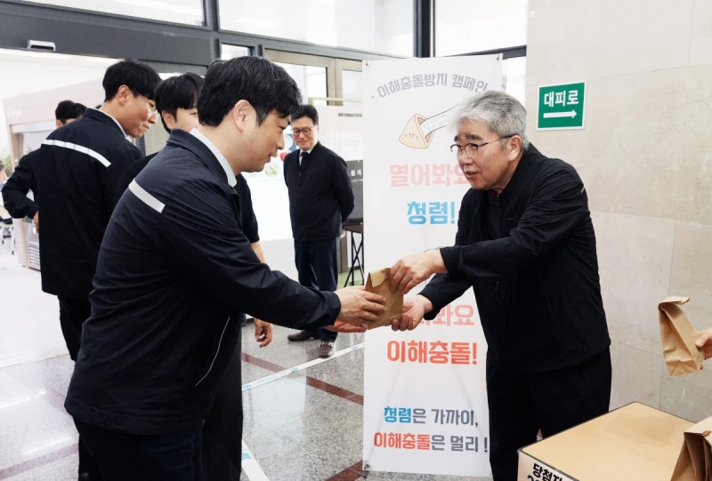 하동근 한국지역난방공사 사장(왼쪽)