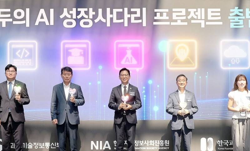 배경훈 부총리 겸 과학기술정보통신부 장관이 3일 오전 전남광주 광산구 국립광주과학관에서 열린 모두의 AI 성장사다리 프로젝트 출범식에 참석하고 있다. 사진=연합뉴스