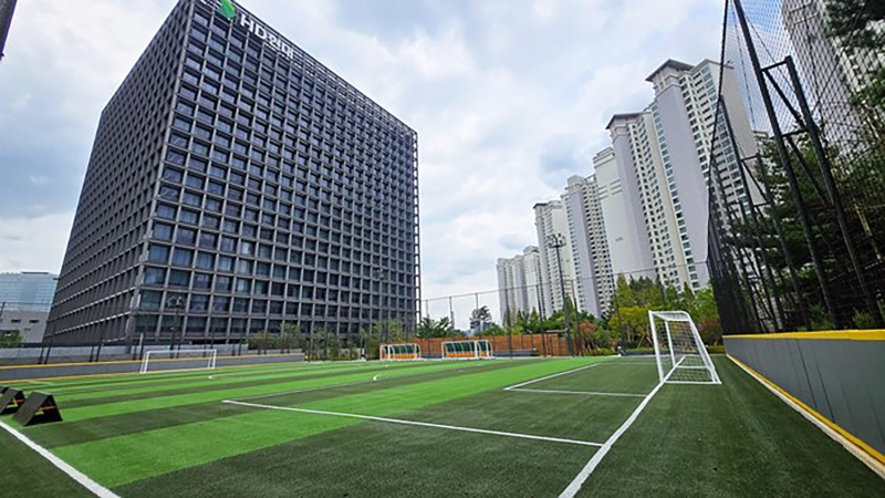 정자동 옛 제설차량기지부지에 조성된 축구장 모습