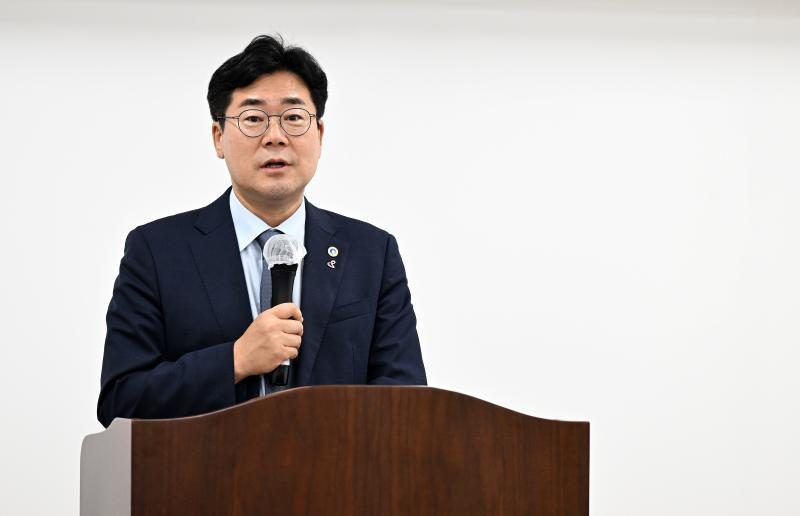 박찬대 인천시장이 28일 서해구 북부근로자종합복지관에서 열린 개관식에서 축사를 하고 있다.인천시