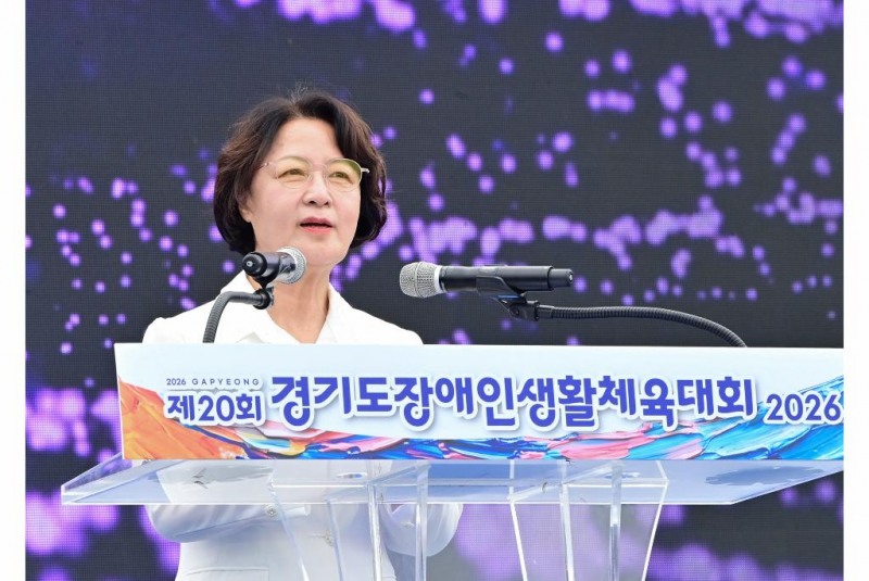 28일 오전 가평군 자라섬 서도에서 개최한 제20회 경기도장애인생활체육대회 개회식에서 추미애 경기도지사가 대회사를 하고 있다./경기도