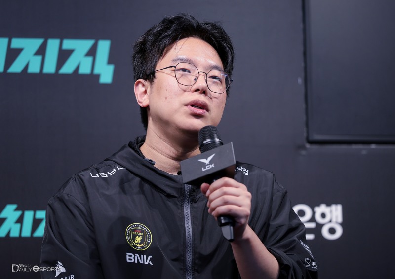 BNK 피어엑스 박준석 감독.