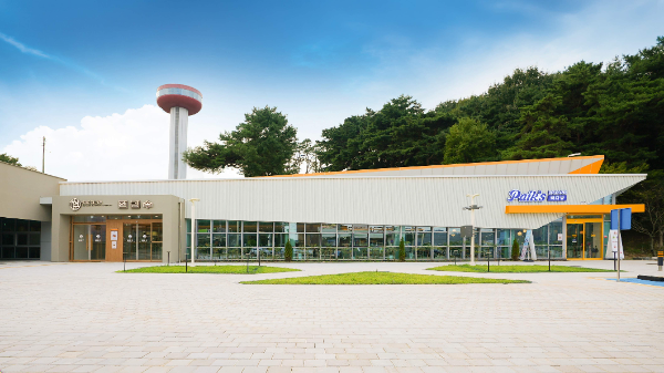 디저트 복합형 매장 ‘빽다방 예당호점’ 외관