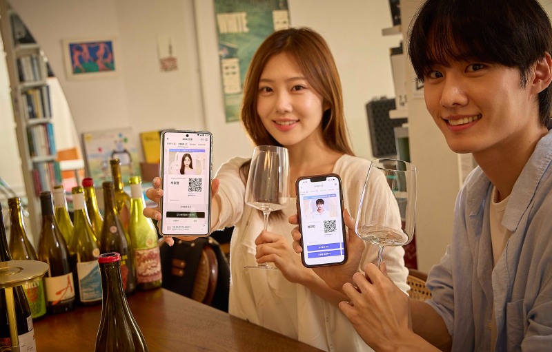 통신 3사는 모바일 인증 플랫폼 '패스(PASS)'의 신분증 QR검증 기능 이용을 독려하는 'QR 한 번, 안심 두 배!' 캠페인을 진행한다고 31일 밝혔다./KT