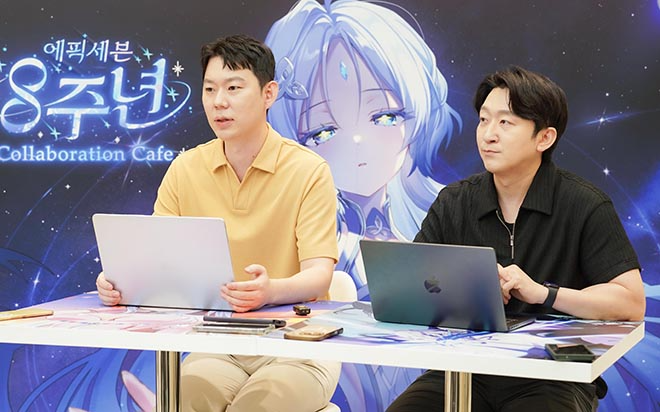 에픽세븐 탁광진 PD(왼쪽)와 허대균 DD. 사진 제공: 스마일게이트