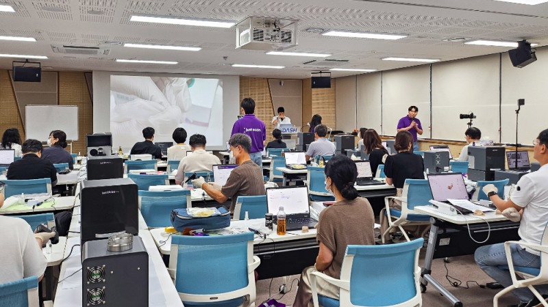 (Photo. Participants trying in a printed appliance during the hands-on session)