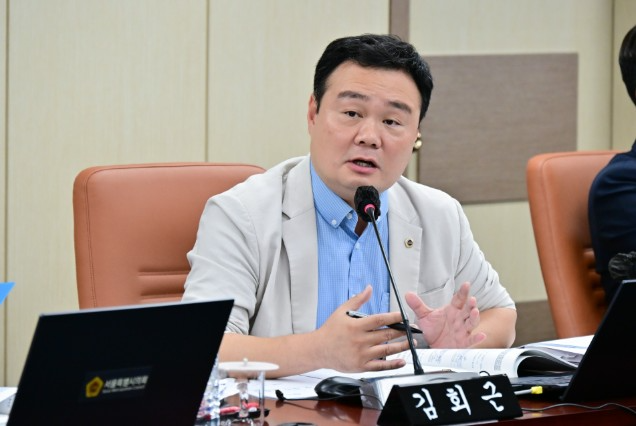 “서울지하철 혼잡도 기준 현실과 괴리… 김회근 의원 ‘제곱미터당 승객 수’ 도입 촉구”