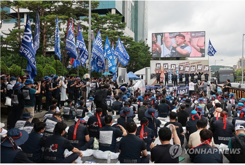 현대차 3분기 판매부진과 영업이익 하향 조정 가능성에 현대차그룹주가 일제히 6% 넘게 급락하고 있다. 사진=연합뉴스