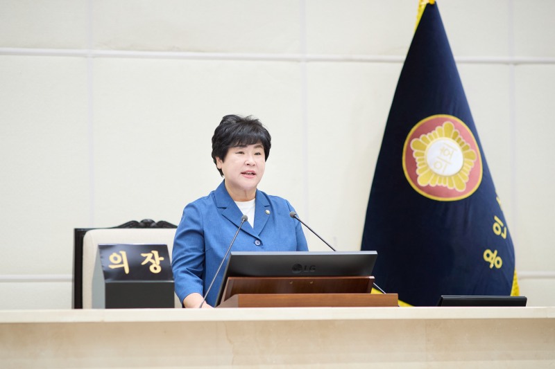 장정순 용인시의회 의장이 2일 개회사를 하고있다. /용인시의회