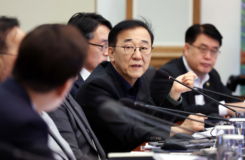 김윤덕 국토교통부 장관이 25일 청와대에서 열린 제37회 국무회의에서 발언하고 있다./뉴시스