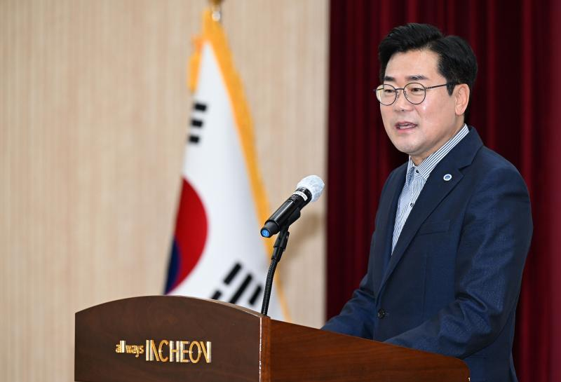 박찬대 인천시장이 3일 시청 대회의실에서 열린 '2026년 9월 직원 월례조회'에서 인사말을 하고 있다./인천시