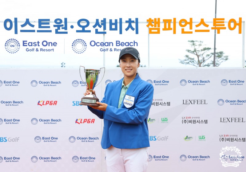 우승 트로피를 든 김보경. / 사진=연합뉴스