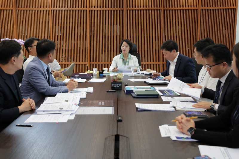 추미애 경기도지사의 대책회의 주재 모습. /경기도