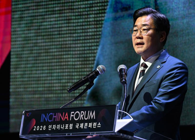 박찬대 인천시장이 8일 송도컨벤시아에서 열린 '2026 인차이나포럼 국제콘퍼런스' 개막식에서 '전환기의 한중관계와 인천'을 주제로 기조연설을 하고 있다. /인천시