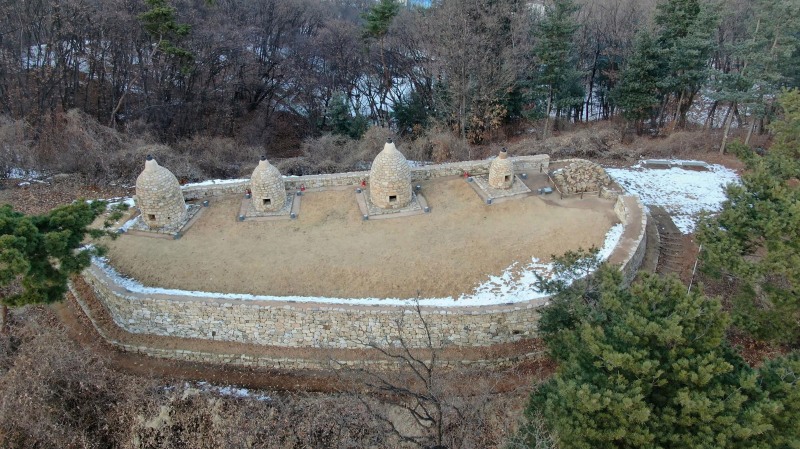 연조 5개가 있는 천림산 봉수지 전경. /성남시