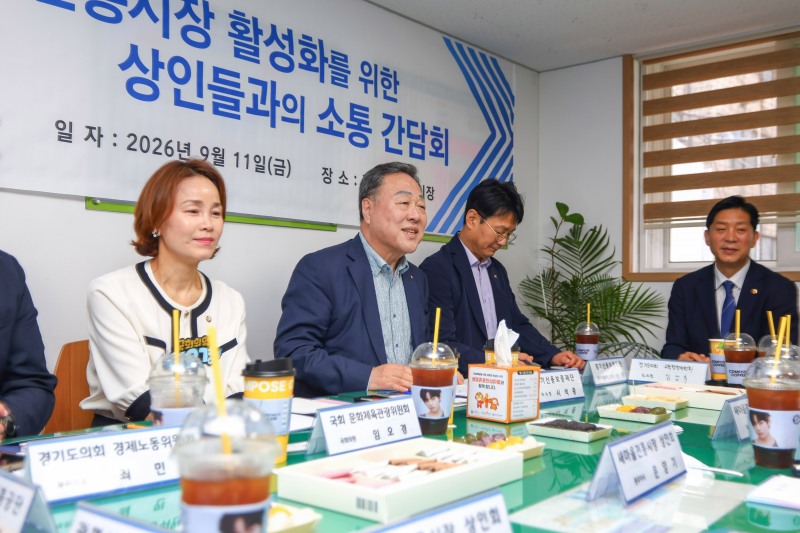 이석중 경기신보 이사장이 소통간담회를 하고있다. /경기신보