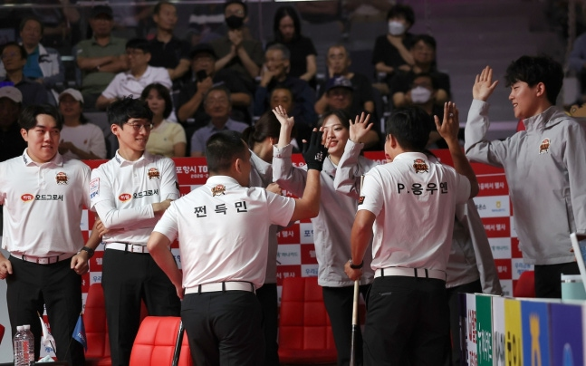 승리 후 기뻐하는 하림 선수단 / 사진=PBA 제공