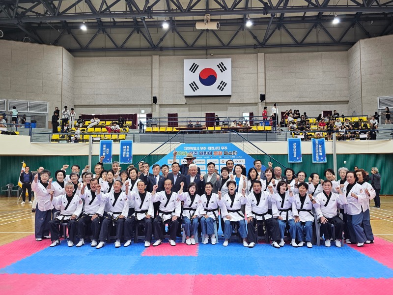 세계어린이태권도연맹 시범단 단체. /사진=세계어린이태권도연맹 제공