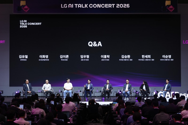 14일 LG AI 토크 콘서트 2026에서 LG AI연구원 리더들이 질의응답을 진행하고 있는 모습./LG
