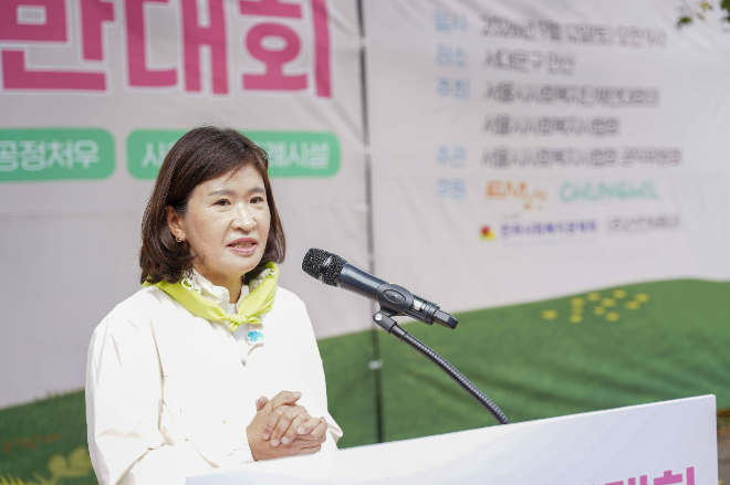 김경우 보건복지위원장이 서울시 서대문구 안산에서 열린 '2026 서울사회복지사 등반대회'에 참석해 축사를 하고 있다. / 이미지 = 서울시의회