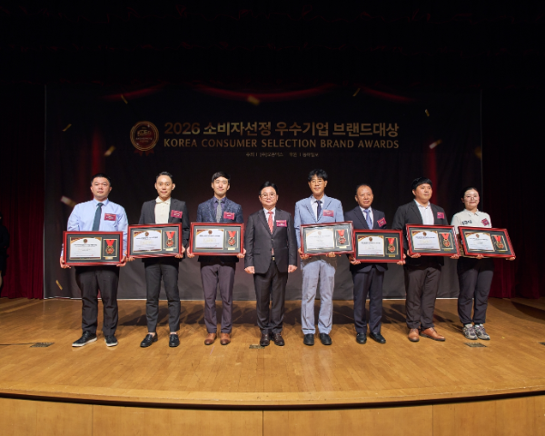 ‘2026 소비자선정 우수기업 브랜드대상’ 마라탕 프랜차이즈 부문 수상 기념촬영 현장. 제공=동아일보