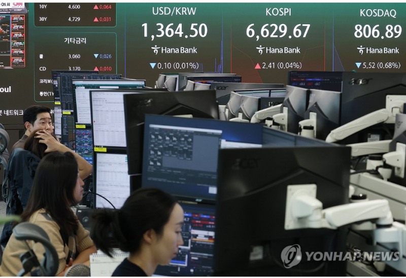 코스피 하루 거래대금이 고점이던 지난 6월 대비 반토막 난 21조원대 수준으로 뚝 떨어졌다. 사진=연합뉴스